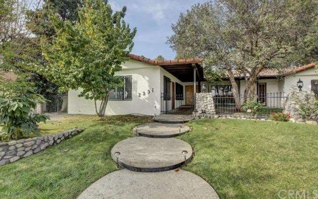GATED FRONT YARD ENTRY