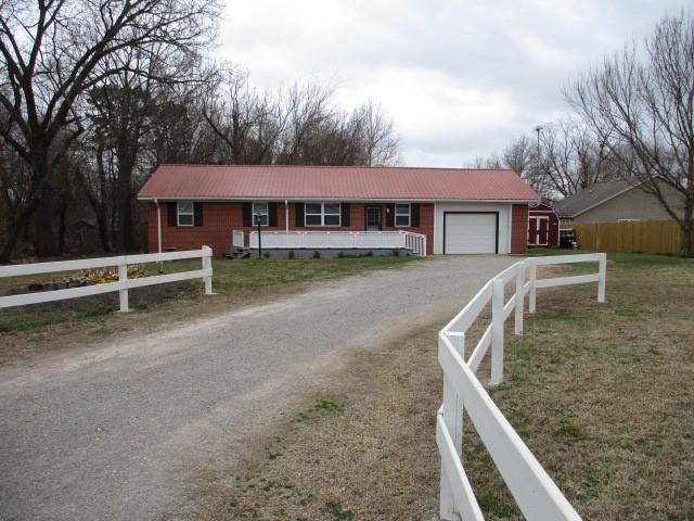 305 E Graham St, Prairie Grove, AR 72753 - photo 1