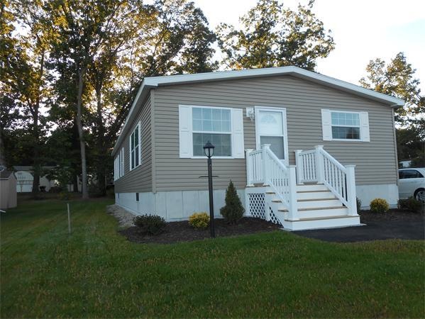 55 Hillview Dr, West Springfield, MA 01089 - photo 1