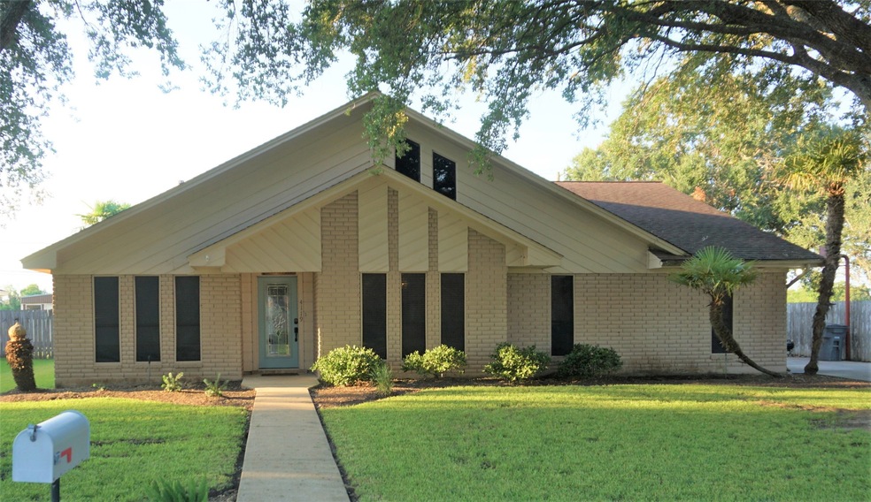 4119 Heatherglen St, Bay City, TX 77414 - photo 1