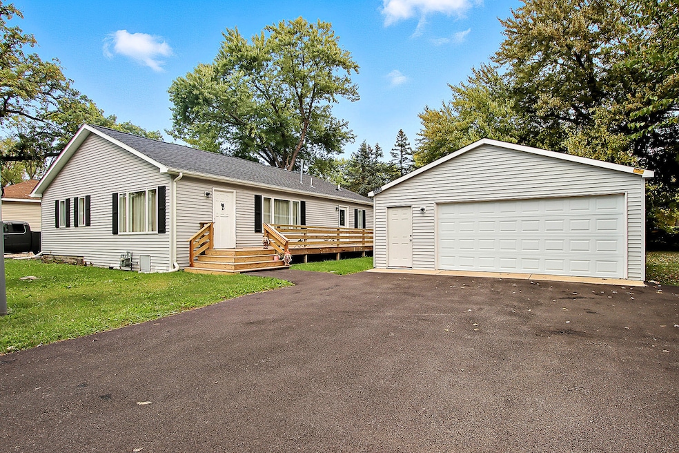 35647 N Grove Ave, Ingleside, IL 60041 - photo 1