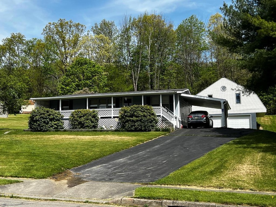 13 Capitol Dr, Lawrenceville, PA 16929