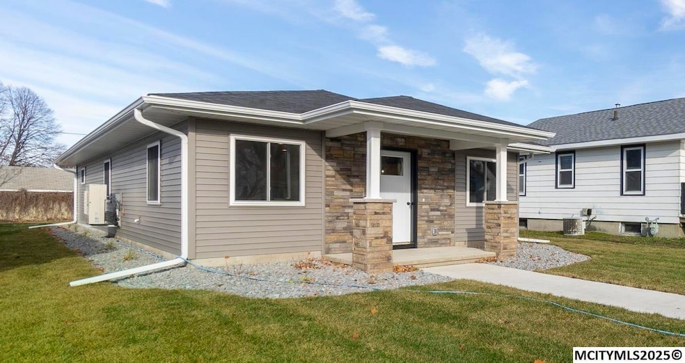 138 25th St SW, Mason City, IA 50401 - photo 1