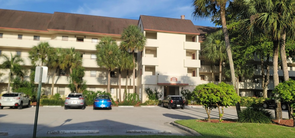 12524 Shoreline Dr unit H402, Wellington, FL 33414 - photo 1