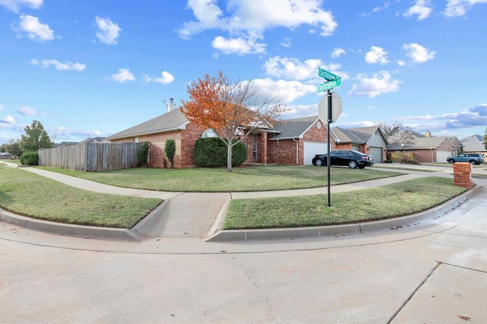View of front of house featuring a garage and a fr
