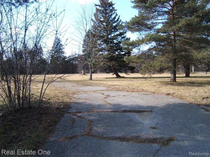 33 Entrance West.jpg