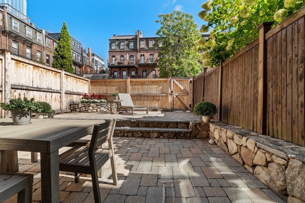 4 Durham St unit 1, Boston, MA 02115 - photo 1