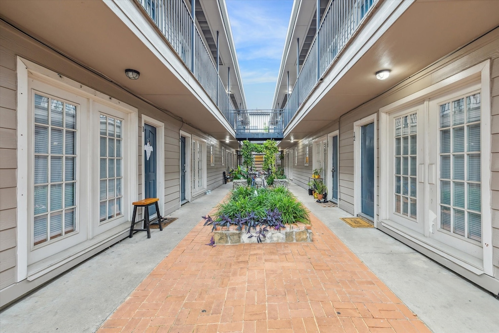 For Rent $995/month
