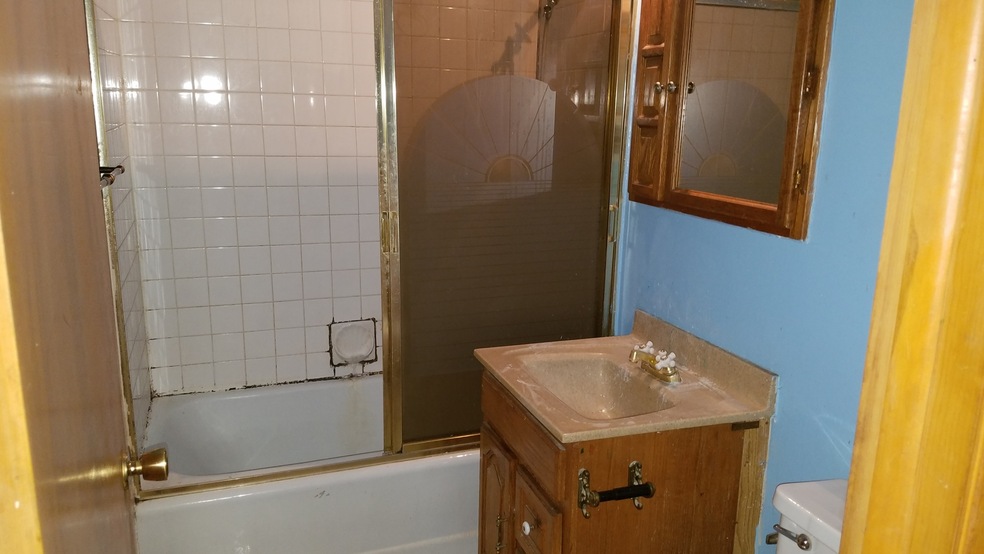 2615 W Cheyenne Rd, Waukegan, IL 60087 - photo 1