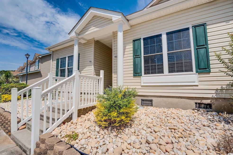 Entrance to property with crawl space