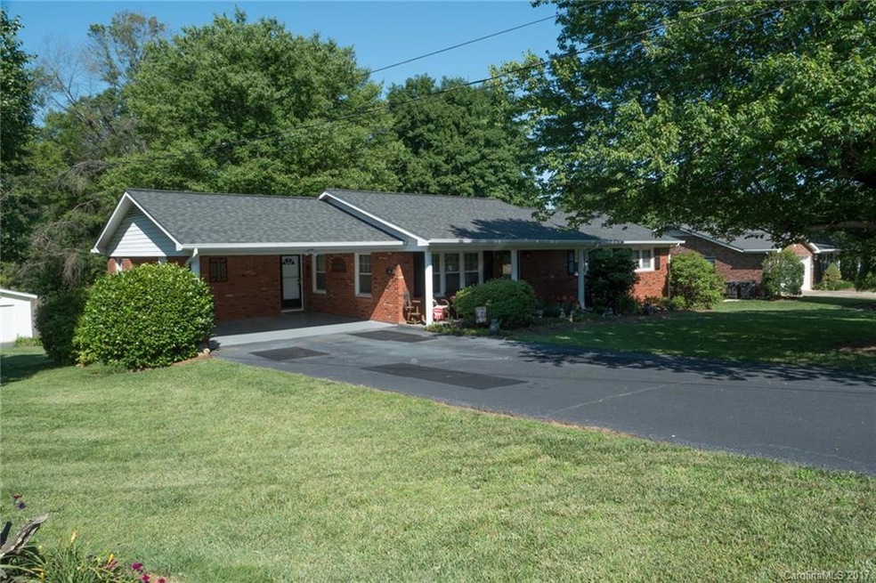 813 Valley St, Statesville, NC 28677 - photo 1