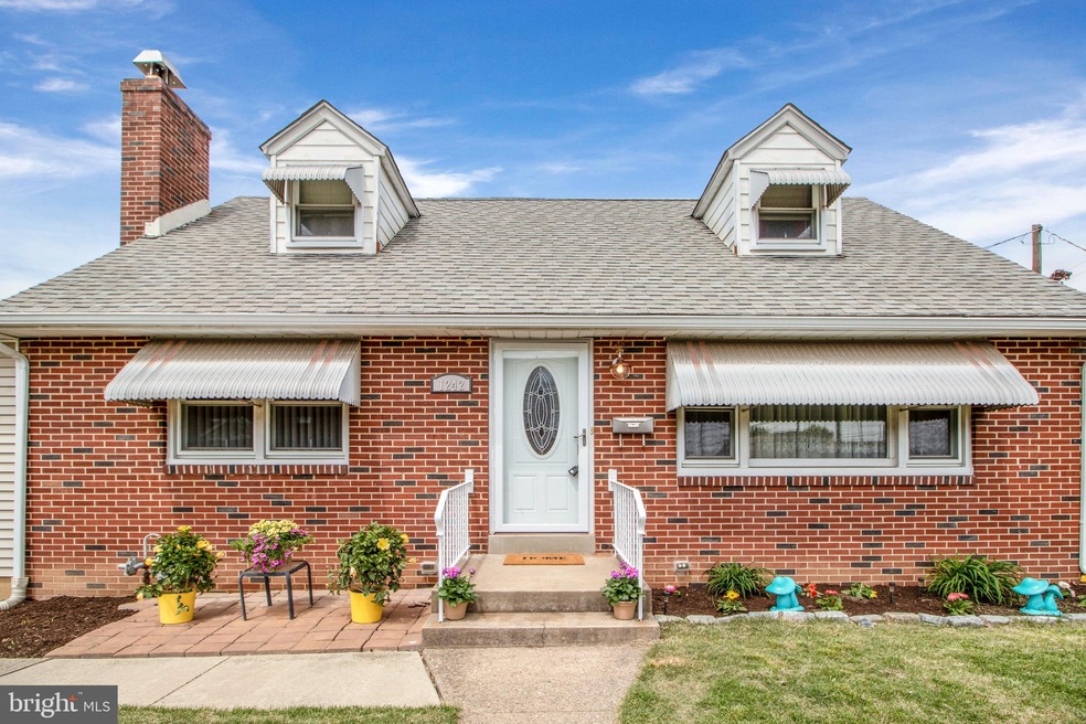 1242 E 13th St, Crum Lynne, PA 19022 - photo 1