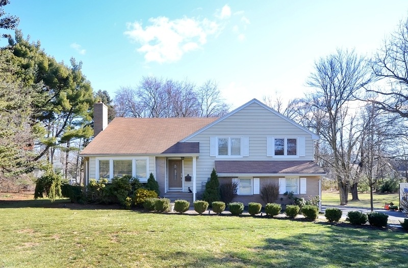 1976 Inverness Dr, Scotch Plains, NJ 07076 - photo 1