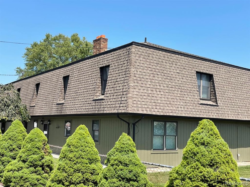 46070 Edgewater St, New Baltimore, MI 48047 - photo 1