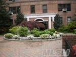 67-35 Yellowstone Blvd unit 2E, Forest Hills, NY 11375 - photo 1
