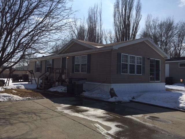 215 E Deer St, Mandan, ND 58554 - photo 1