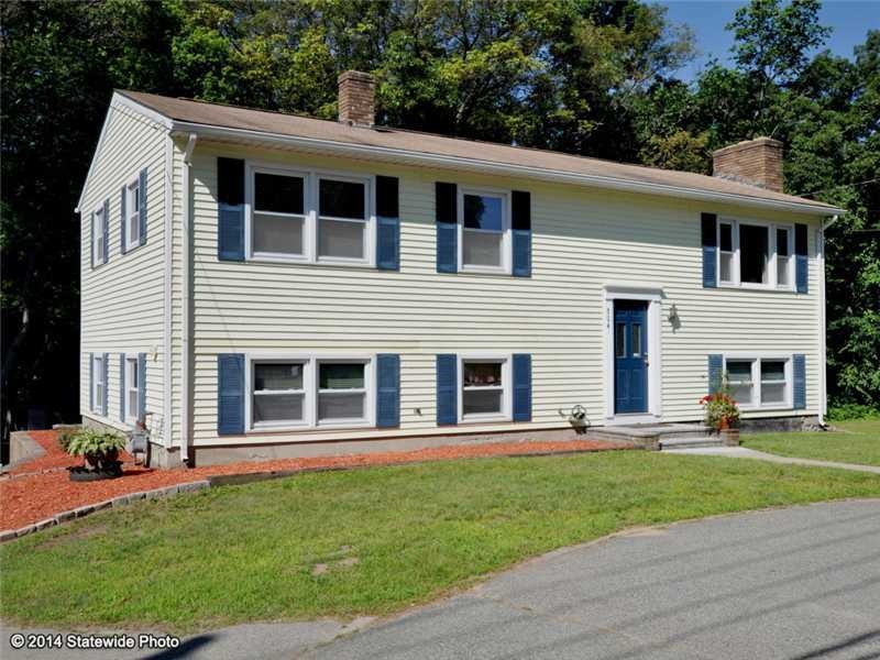 804 Mendon Rd, Cumberland, RI 02864 - photo 1