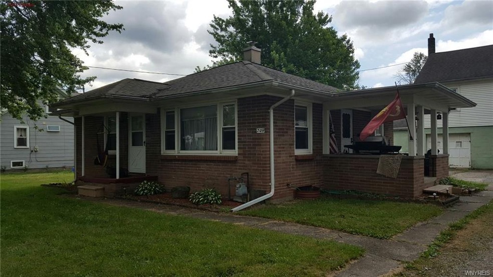 747 Harding Ave, North Tonawanda, NY 14120 - photo 1