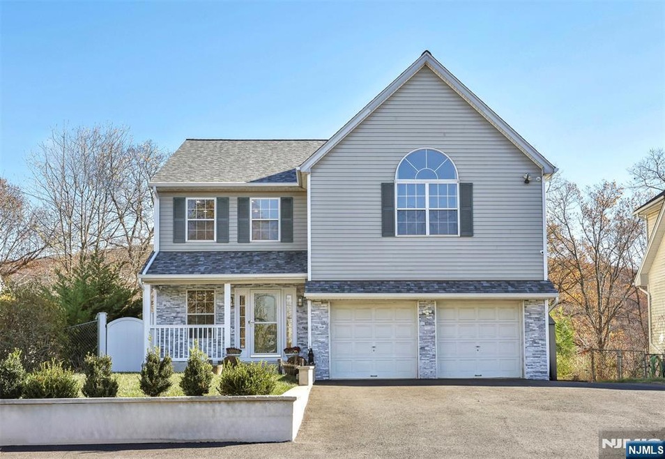 Sold $700,000 • Co-Listing Agent