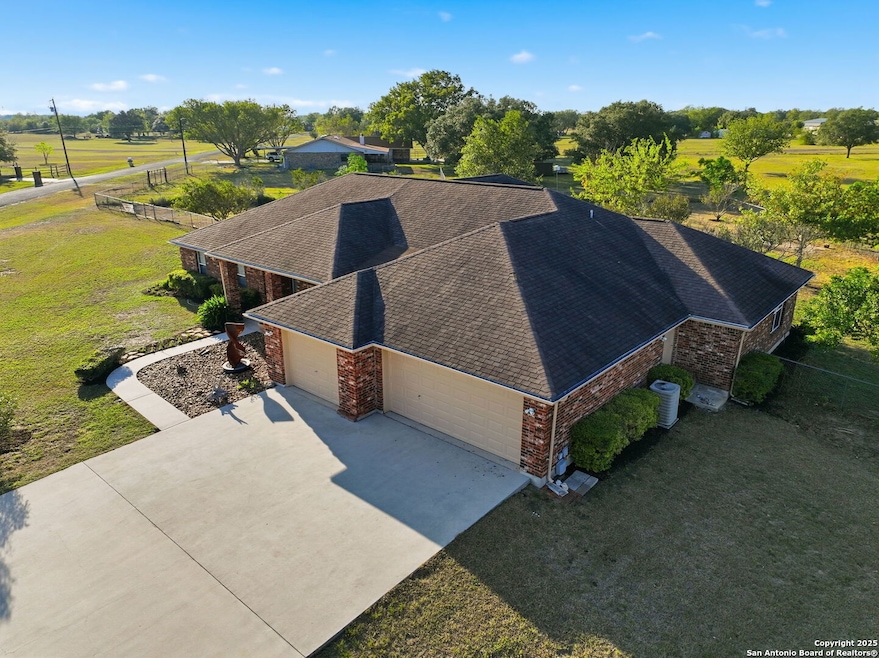 212 Sunbelt Loop E, Seguin, TX 78155 - photo 1