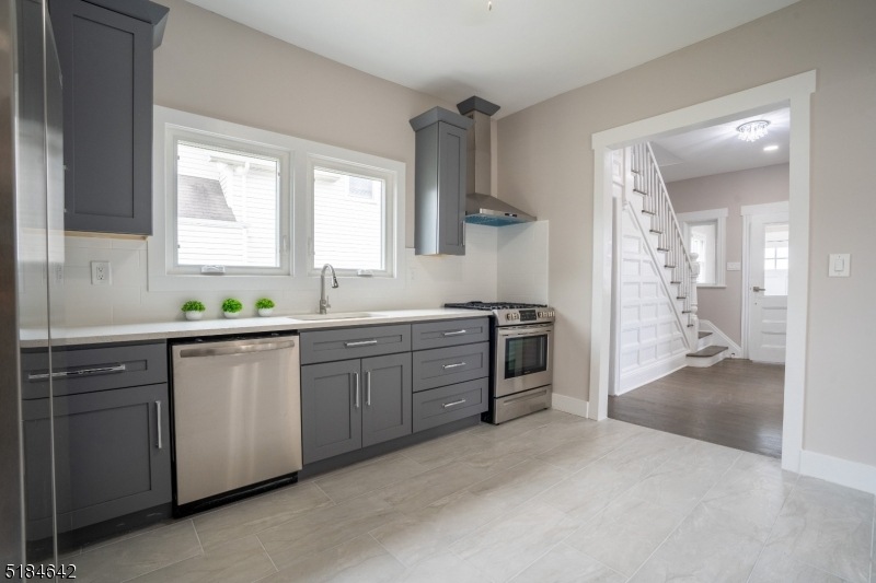 619 Jefferson St, Carlstadt, NJ 07072 - photo 1