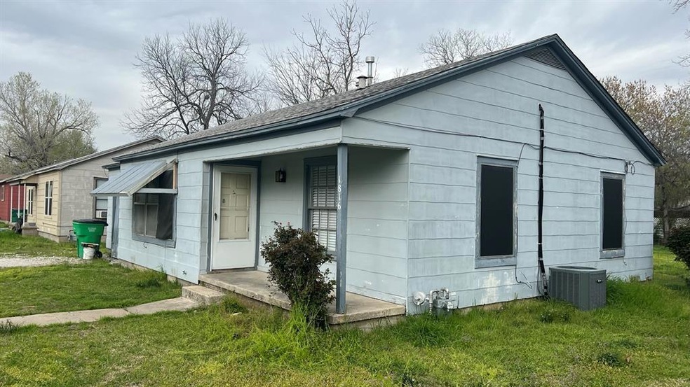 1816 N Culberson St, Gainesville, TX 76240 - photo 1