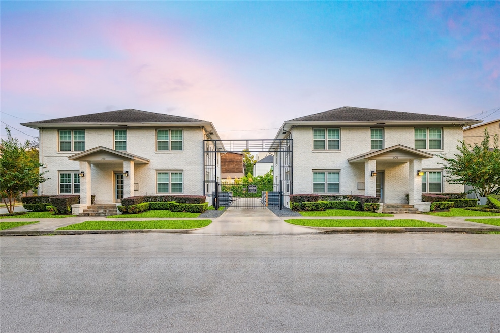 601 Bomar St, Houston, TX 77006 - photo 1