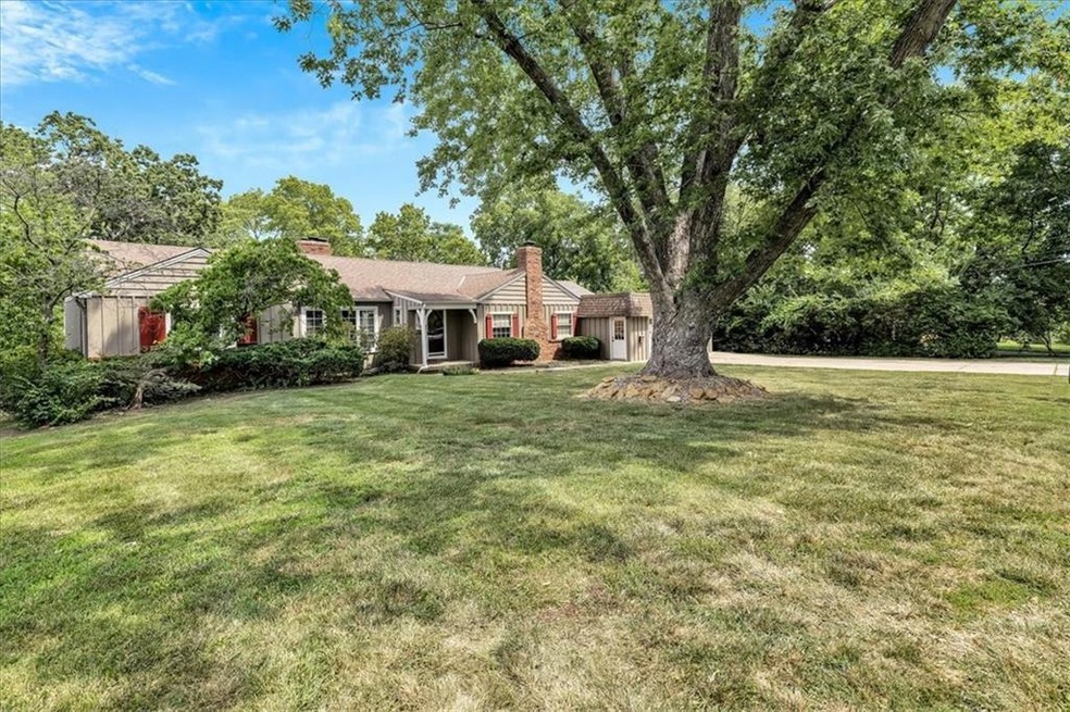 6305 Robinhood Dr, Shawnee, KS 66203 - photo 1