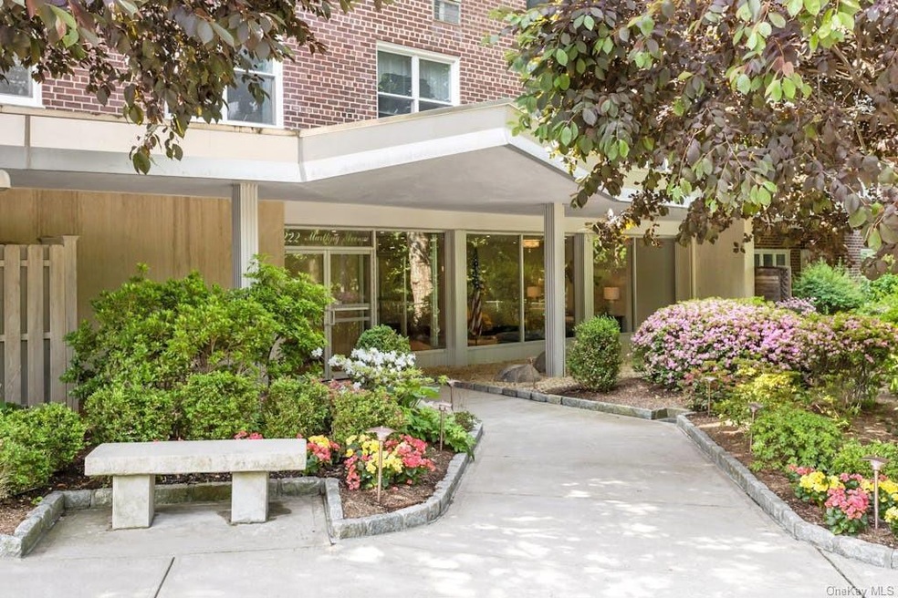 Castle Heights Cooperative unit 6-R, Tarrytown, NY 10591 - photo 1