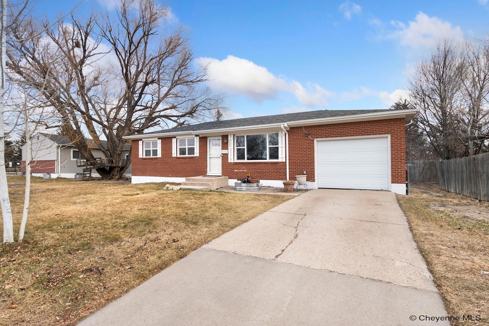 711 Monroe Ave, Cheyenne, WY 82001 - photo 1