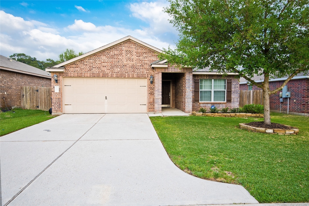 12127 Clara Ln, Pinehurst, TX 77362 - photo 1