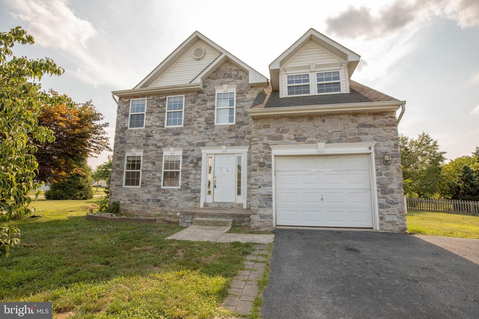 223 Hook Dr, Martinsburg, WV 25405 - photo 1