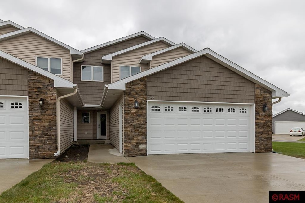 642 Haeberle Ave, New Ulm, MN 56073 - photo 1