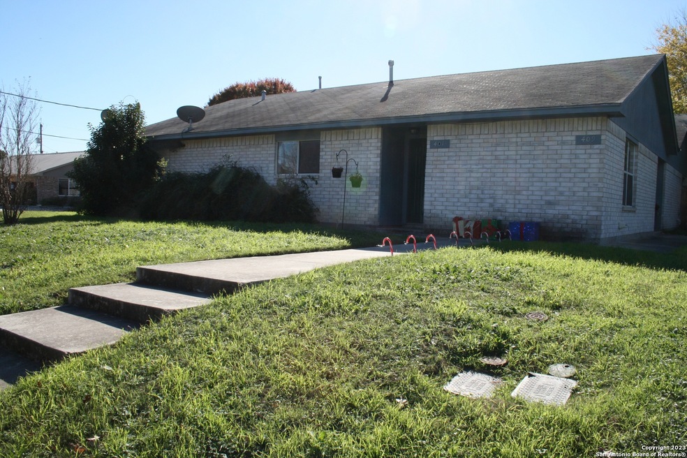 409 Buttercup, New Braunfels, TX 78130 - photo 1