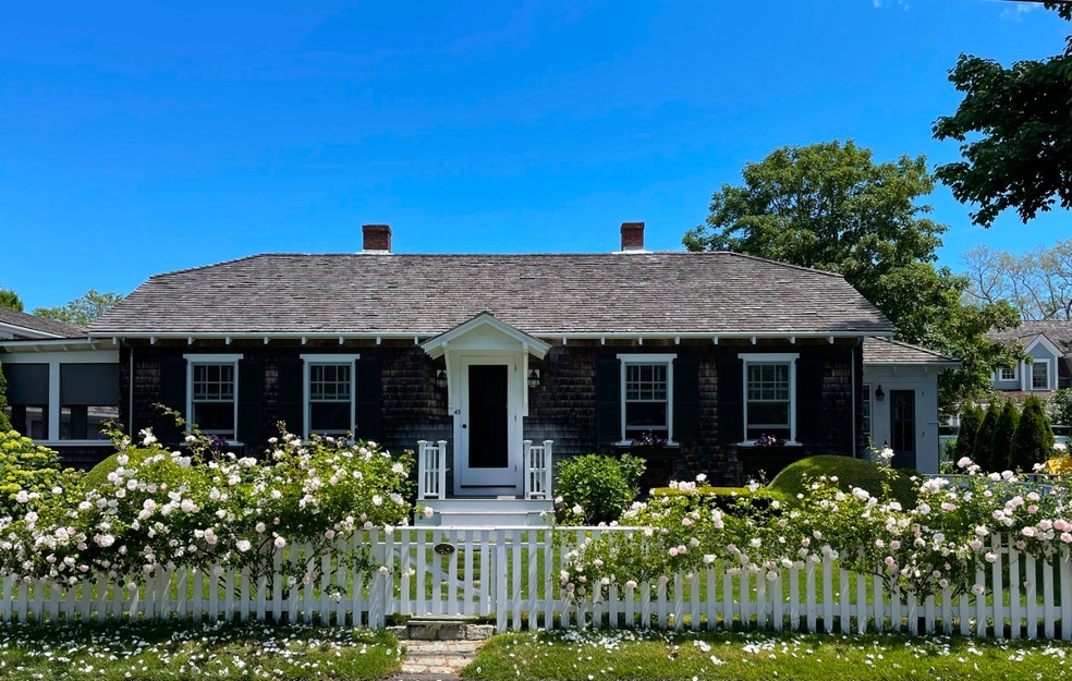 43 Cottage St, Edgartown, MA 02539 - photo 1
