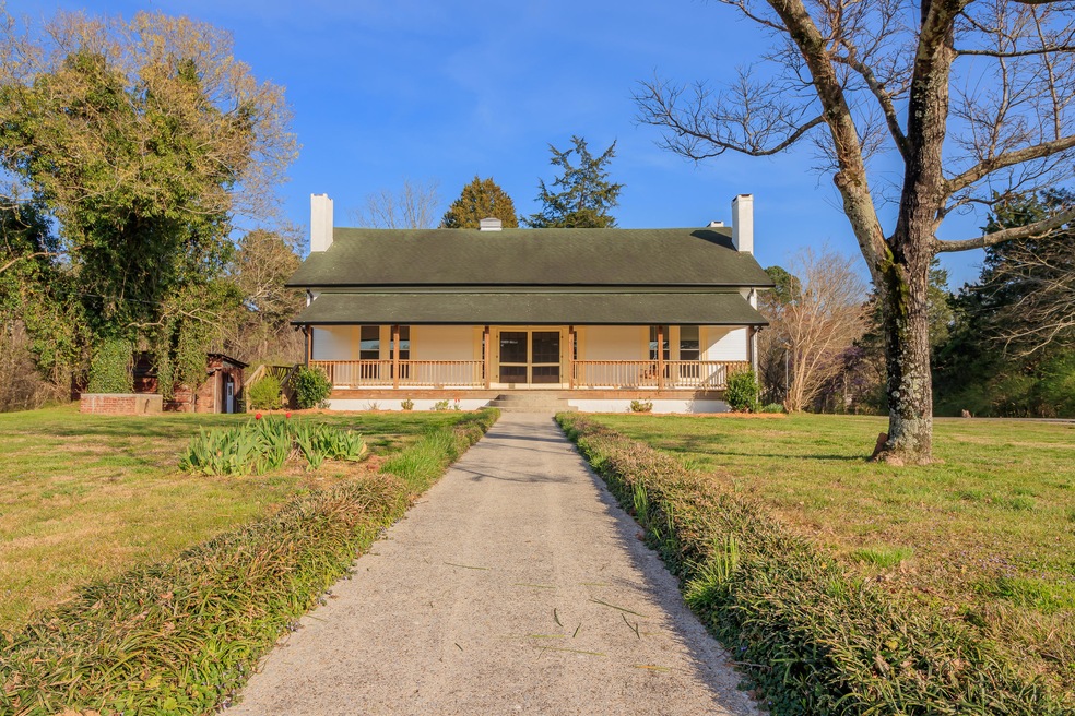 1556 W North Main St