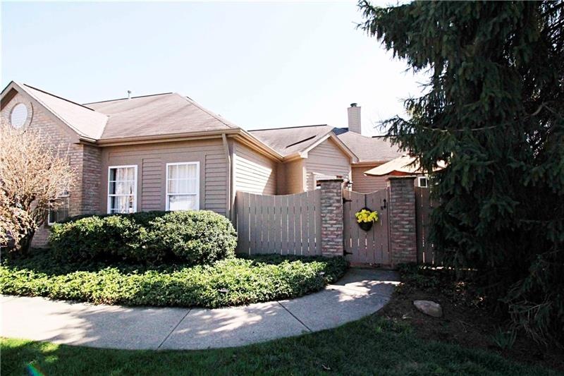 Welcome home~ enter through your private patio gat