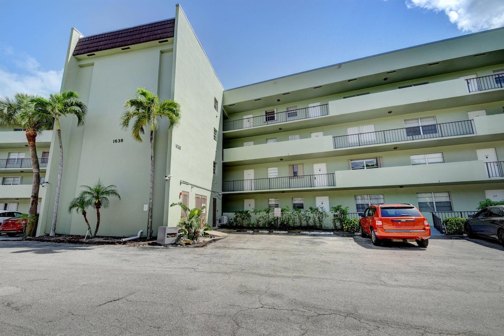 1638 Embassy Dr unit 208, West Palm Beach, FL 33401 - photo 1
