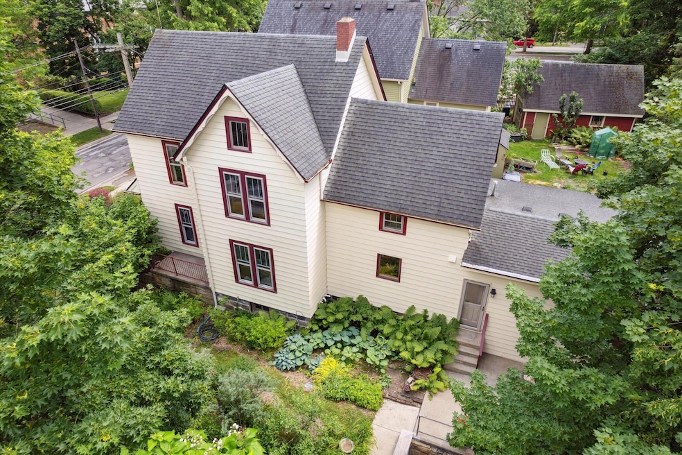 53-300-3rd-St-Ann-Arbor-MI-48103-WindowS