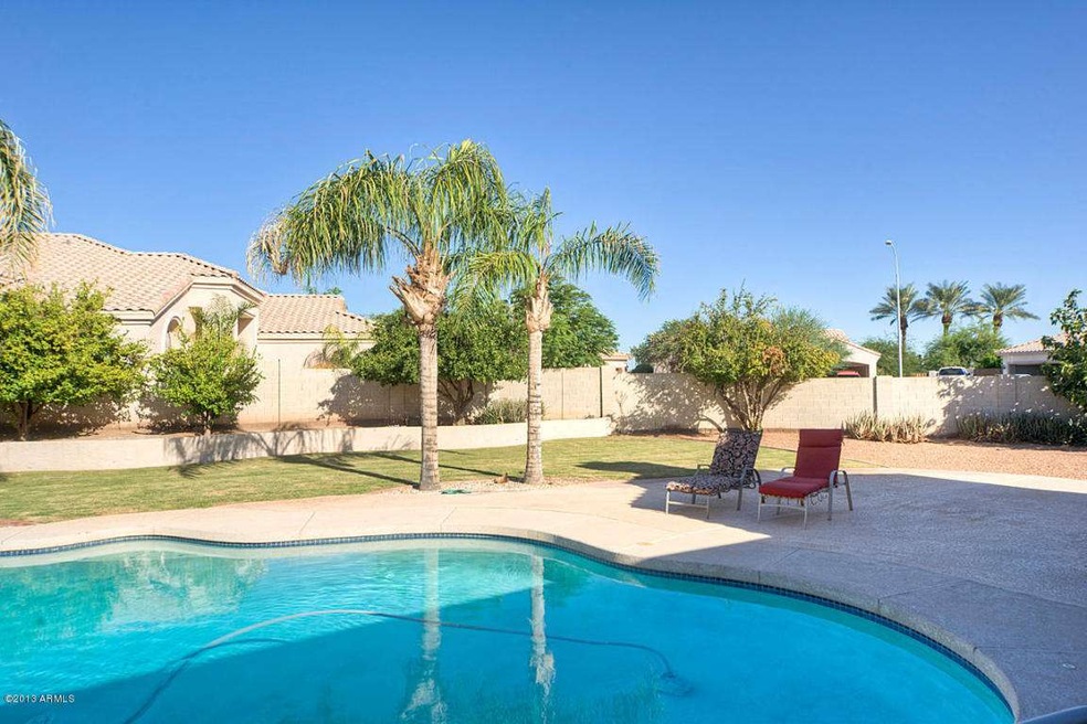 Huge Private Lot w/ Diving Pool