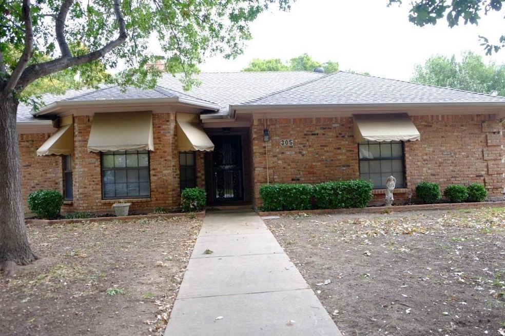 305 Elisha Ct, Bedford, TX 76021 - photo 1