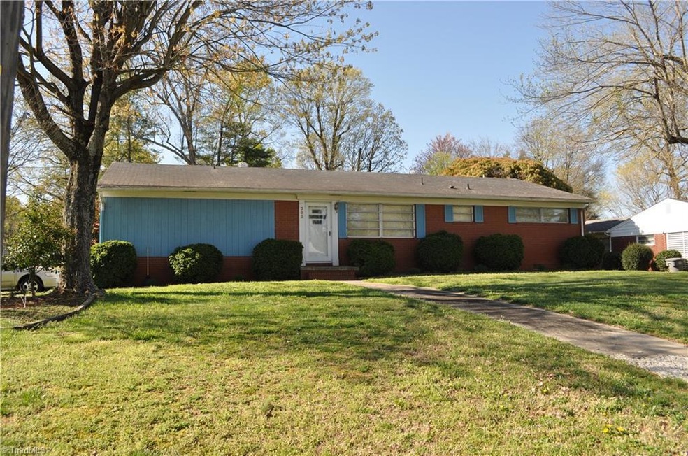 703 Britt Ave, Asheboro, NC 27203 - photo 1