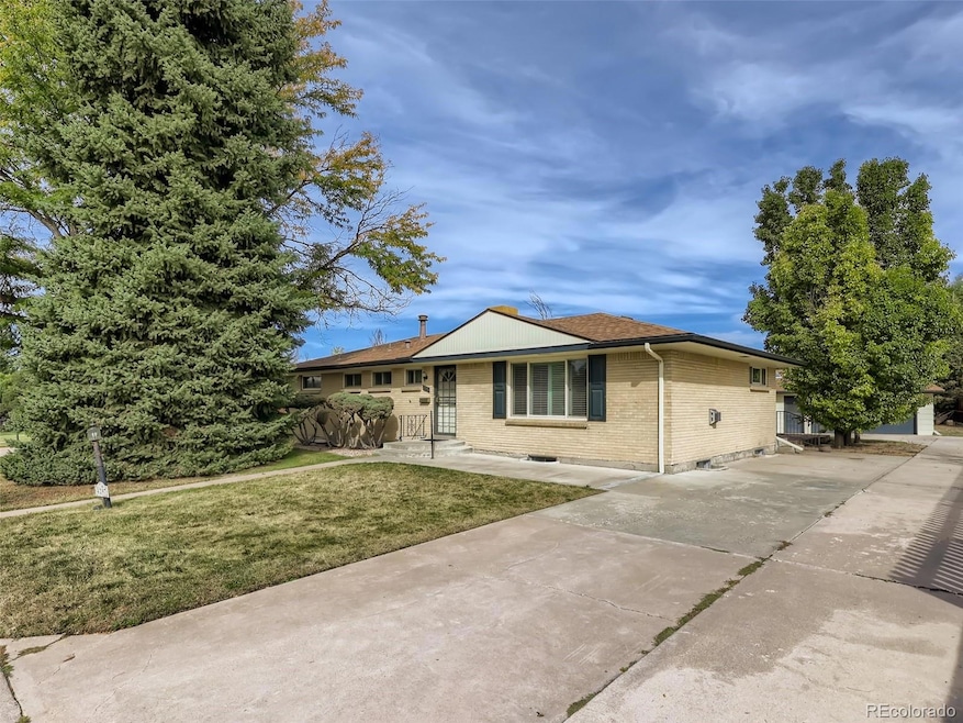 Large Ranch home with extra long driveway for mult