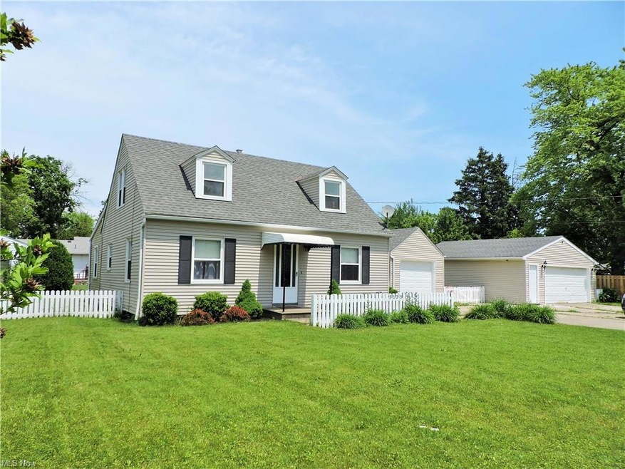 5135 E Lake Rd, Sheffield Lake, OH 44054 - photo 1