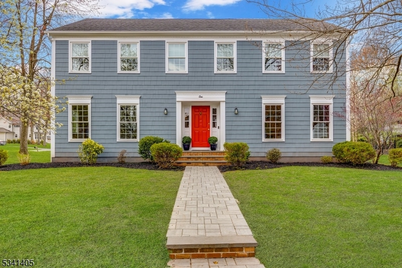 Sold $1,701,000 • Co-Listing Agent