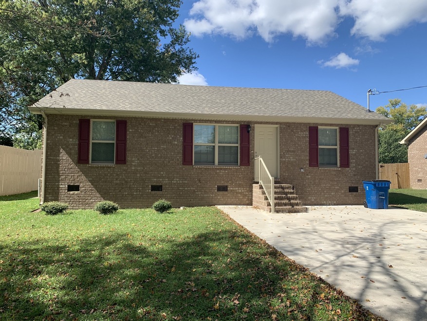 702 Woodrow St, Manchester, TN 37355 - photo 1