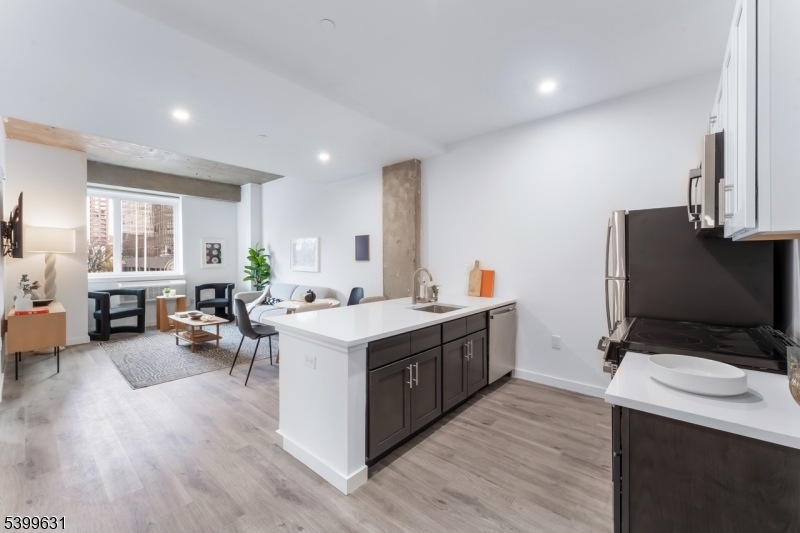 10 Commerce Ct unit 2J, Newark, NJ 07102 - photo 1