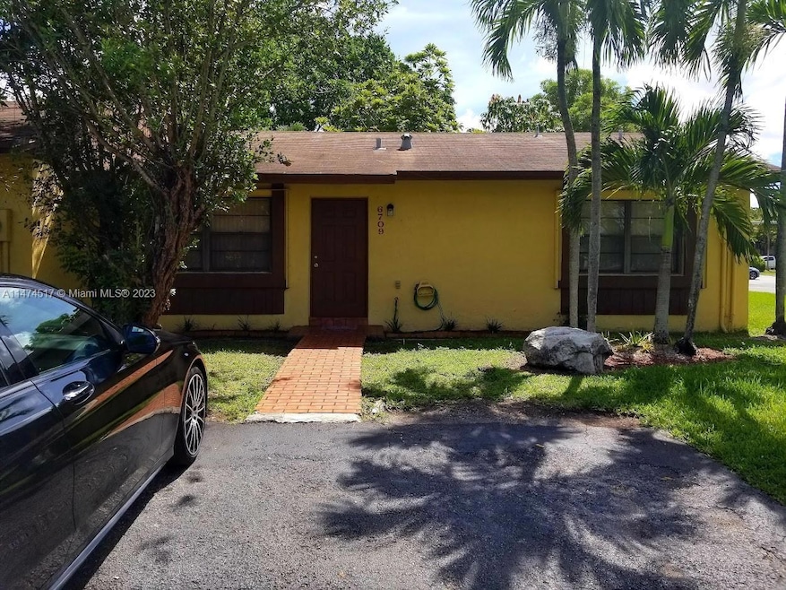 6709 SW 147th Ct, Miami, FL 33193 - photo 1