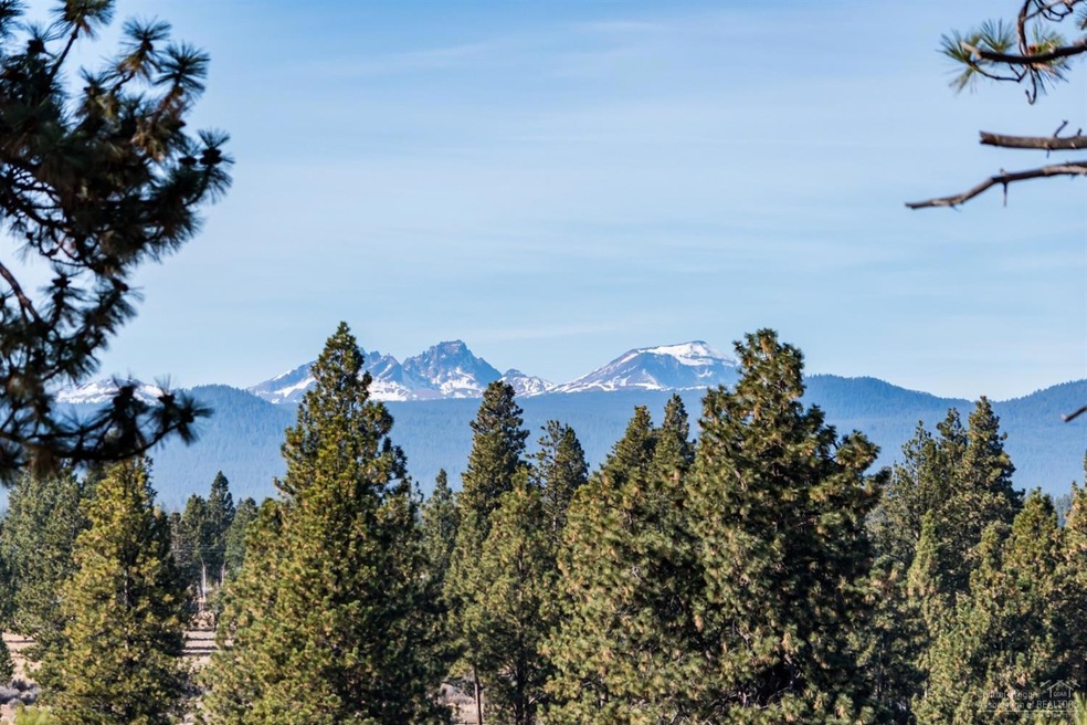 61931 Hosmer Lake Dr, Bend, OR 97702 - photo 1