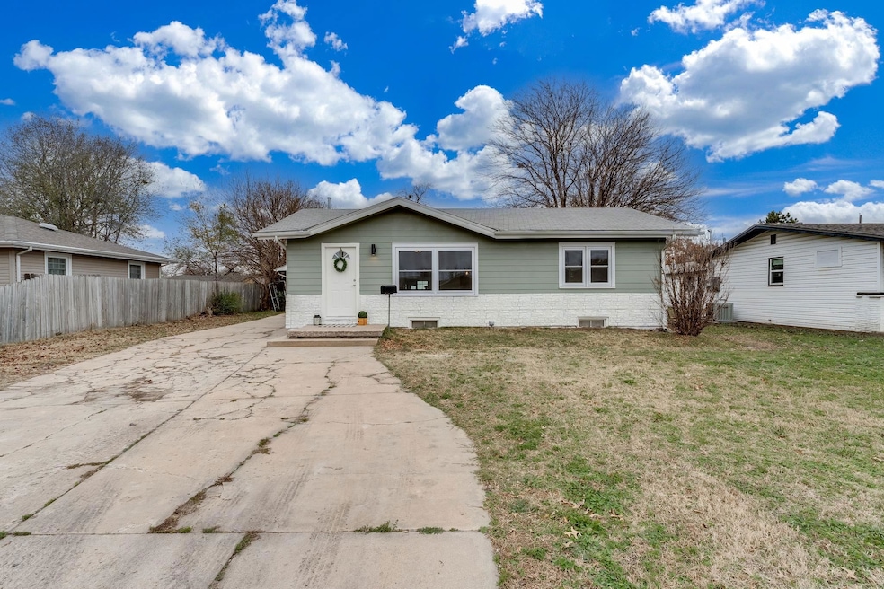816 W Savannah St, Wichita, KS 67217 - photo 1